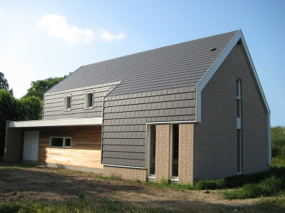 Planum in Anthracite for roof and facade